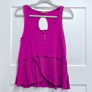 Little yellow button pink top